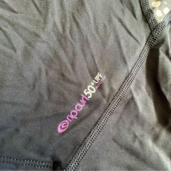 Rip Curl Rash Guard - Picture 3 of 4